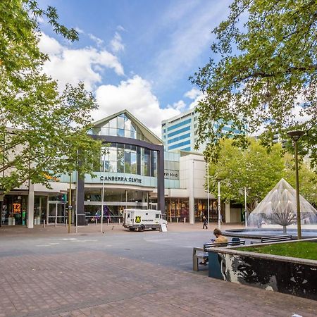 Dana-Spacious Private Room In Shared 2-Bedroom Apartment-1 Canberra Bagian luar foto