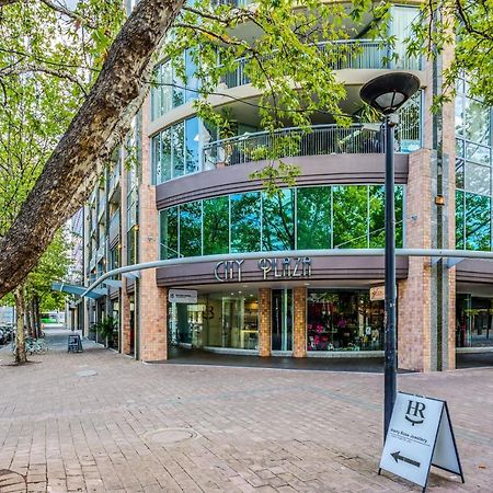 Dana-Spacious Private Room In Shared 2-Bedroom Apartment-1 Canberra Bagian luar foto