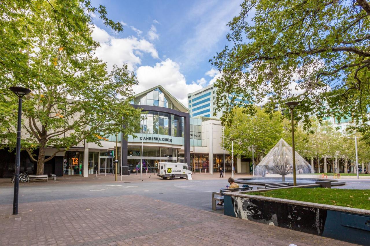 Dana-Spacious Private Room In Shared 2-Bedroom Apartment-1 Canberra Bagian luar foto